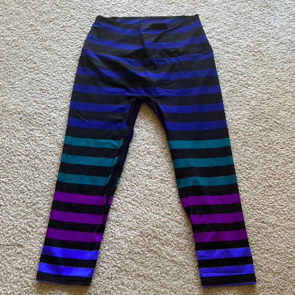 K-DEER Capri Leggings Signature Stripe